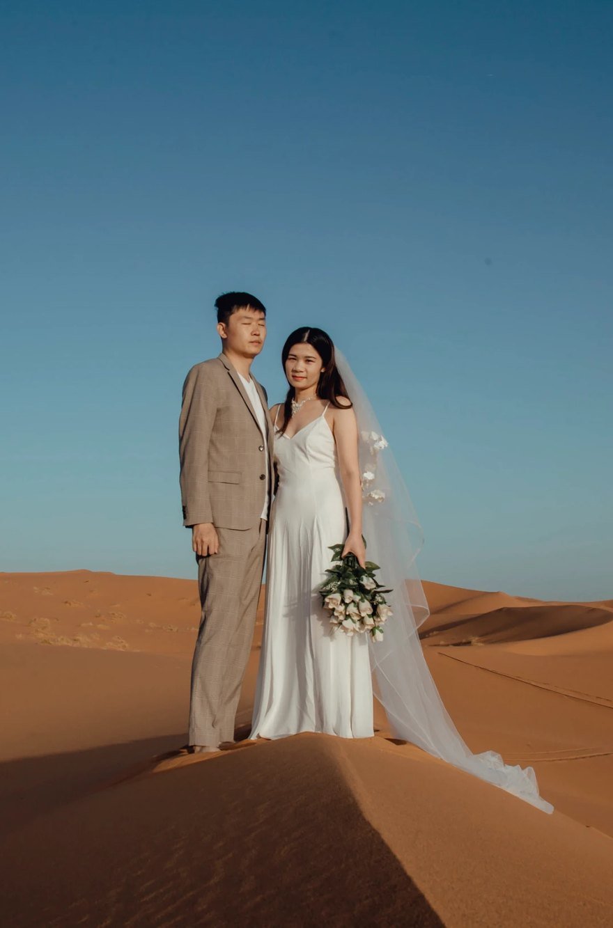 Newlywed couple on the Sahara dunes at Merzouga
